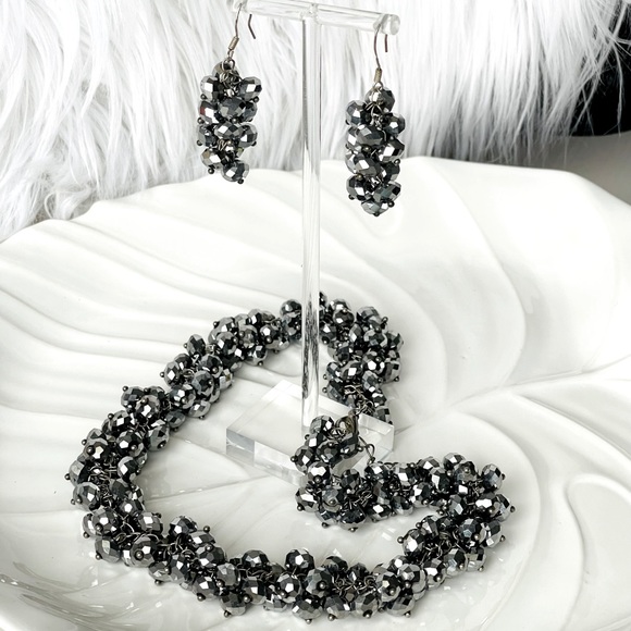 Crystal Cluster Jewelry Set 16" + 2.5" extender | Silver Metallic Faceted Beads - Picture 4 of 12